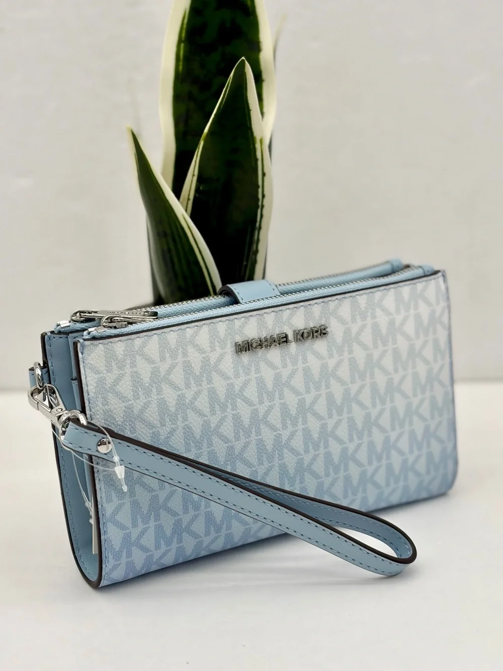 MICHAEL KORS Jet Set Large ombré Signature Logo Wristlet Wallet